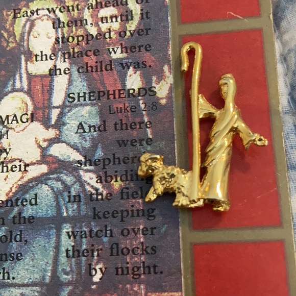 The Christmas Story tac pin set. With pin and scripture - Picture 5 of 8